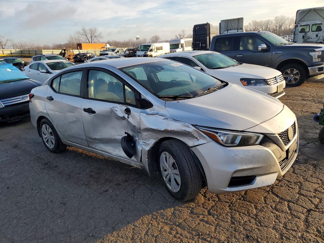 2021 NISSAN VERSA S photo 4