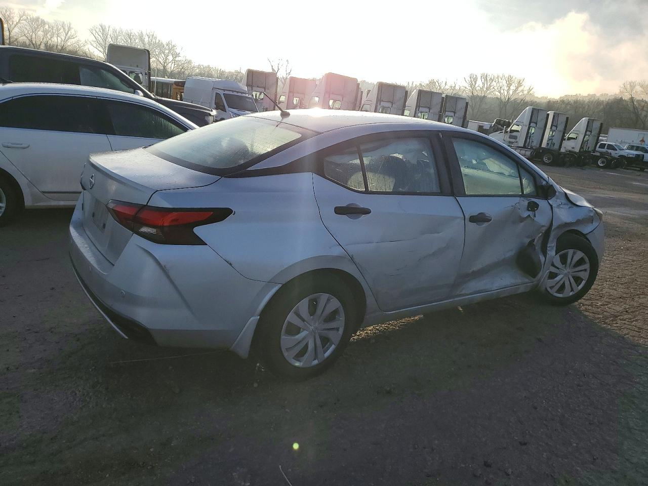 2021 NISSAN VERSA S photo 3
