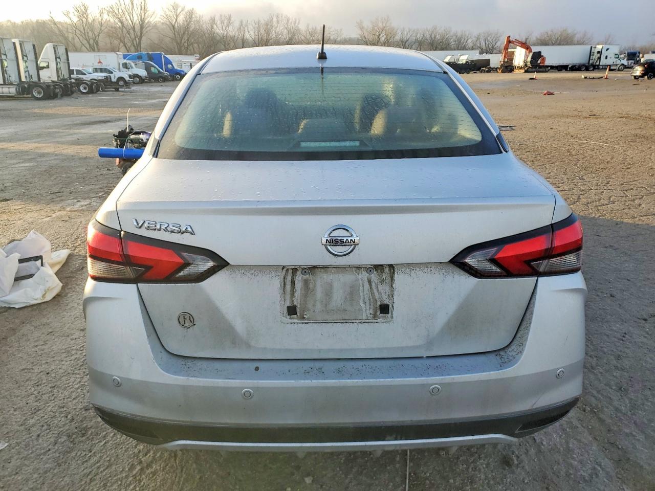 2021 NISSAN VERSA S photo 6