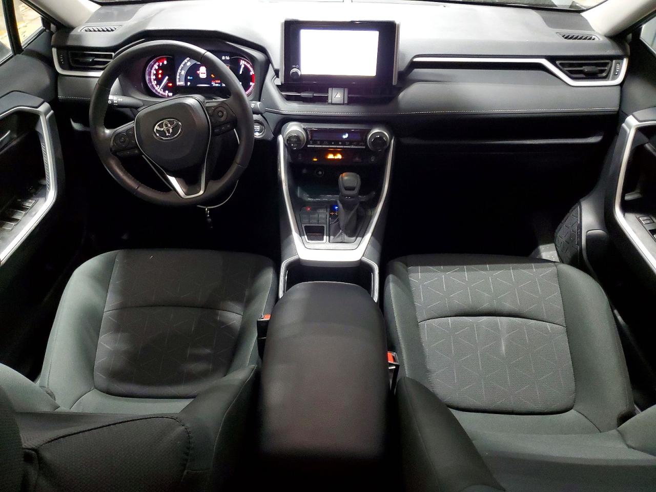 2025 TOYOTA RAV4 XLE photo 8
