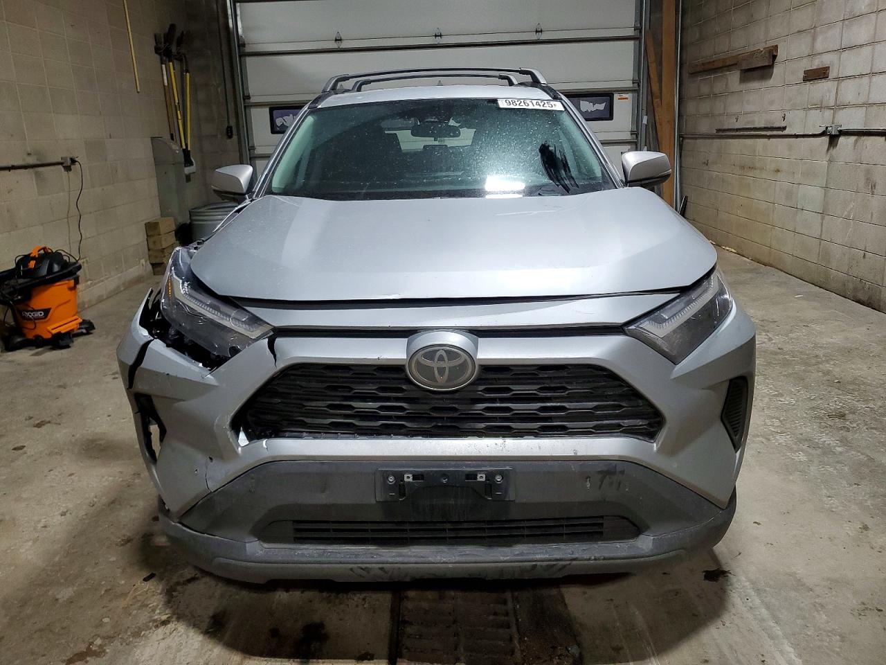 2025 TOYOTA RAV4 XLE photo 5