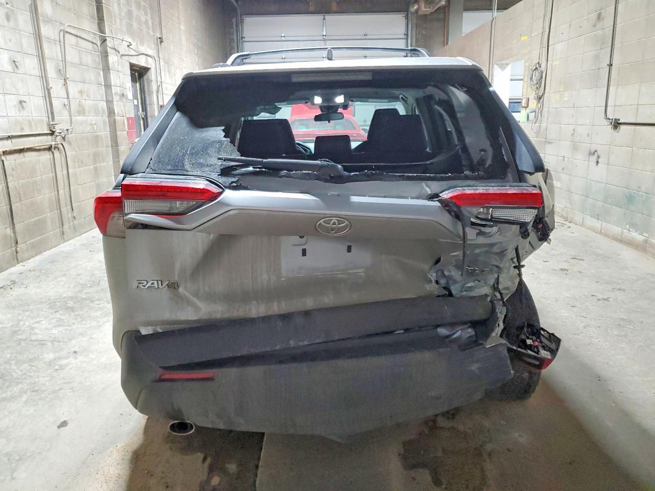 2025 TOYOTA RAV4 XLE photo 6