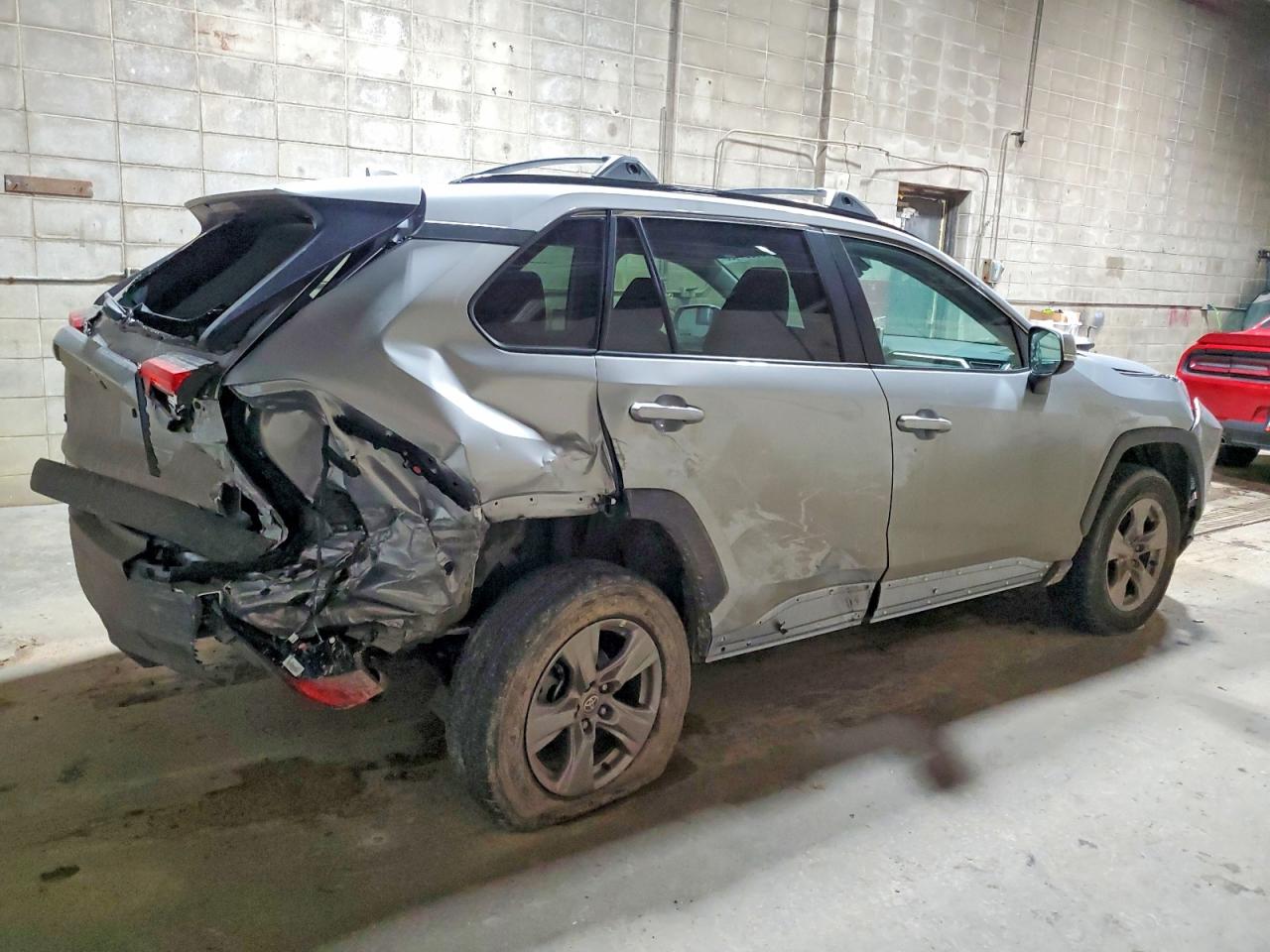 2025 TOYOTA RAV4 XLE photo 3