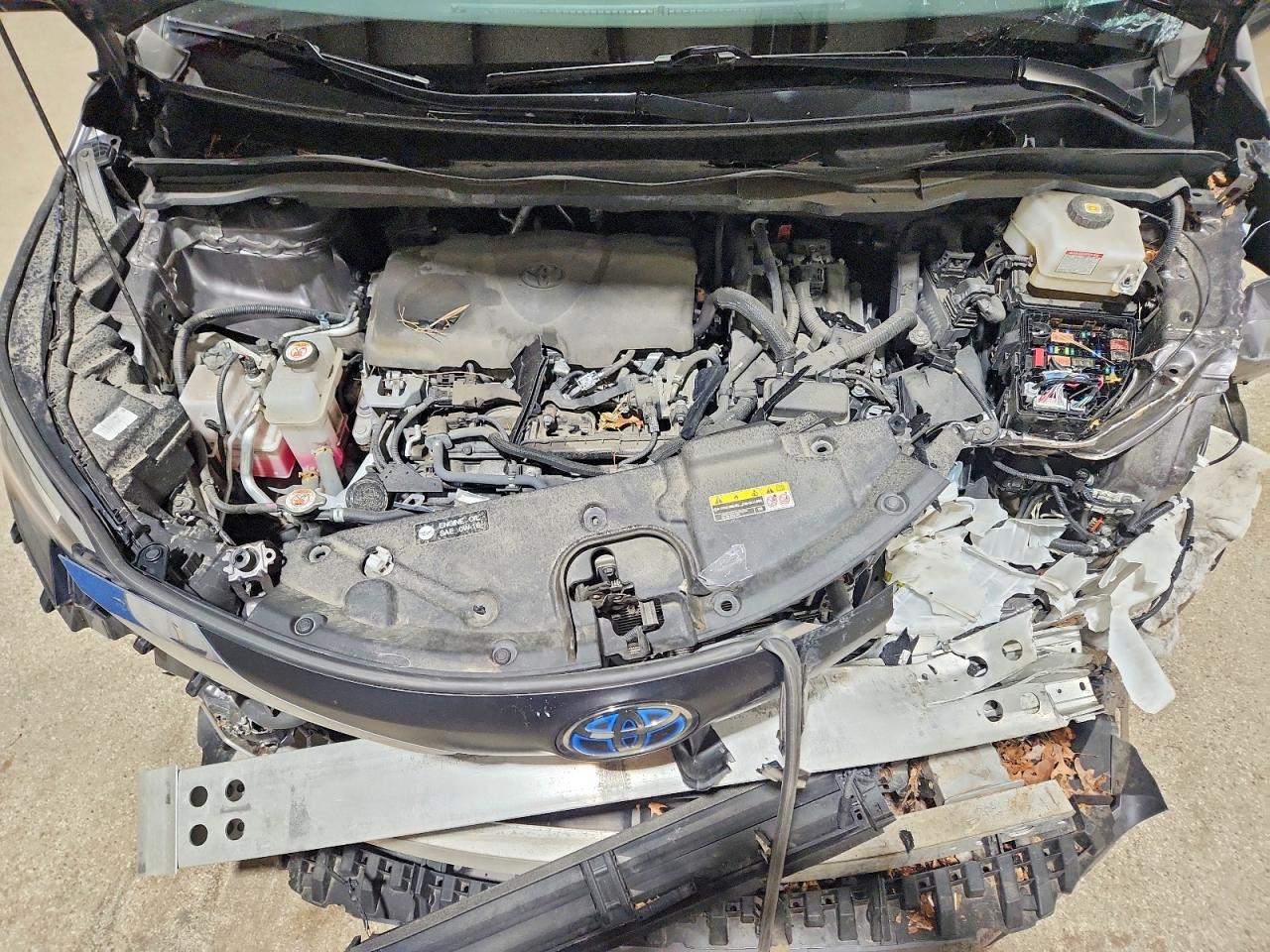2022 TOYOTA SIENNA LE photo 34