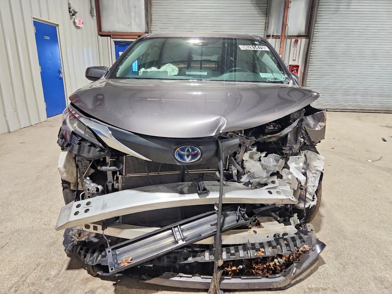 2022 TOYOTA SIENNA LE photo 13
