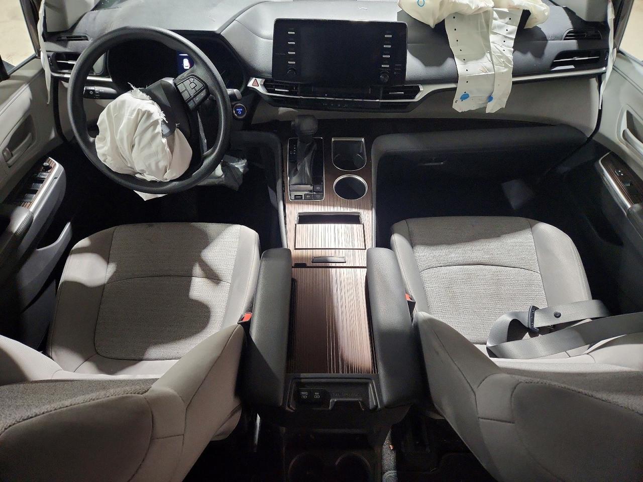 2022 TOYOTA SIENNA LE photo 22