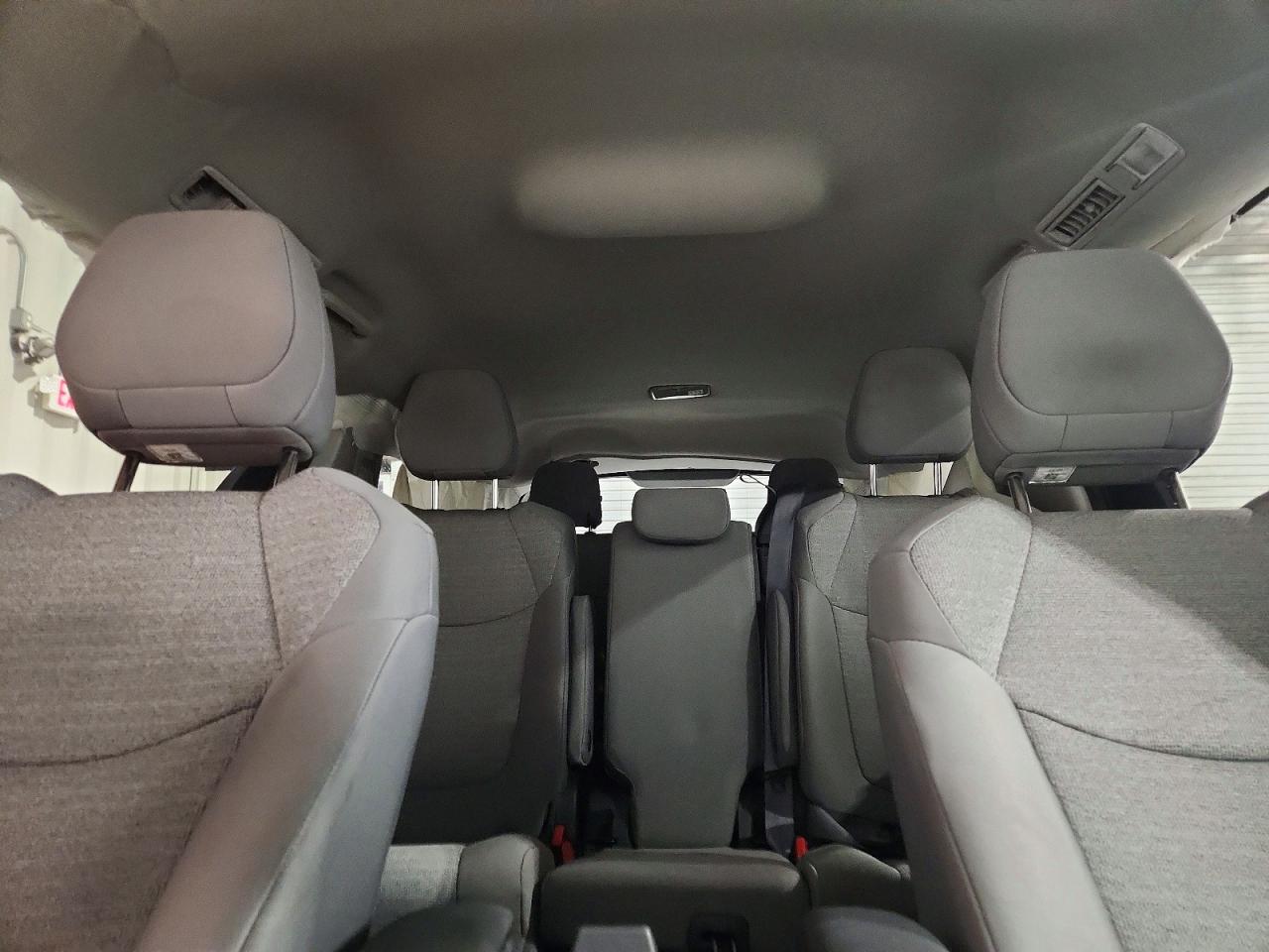 2022 TOYOTA SIENNA LE photo 28