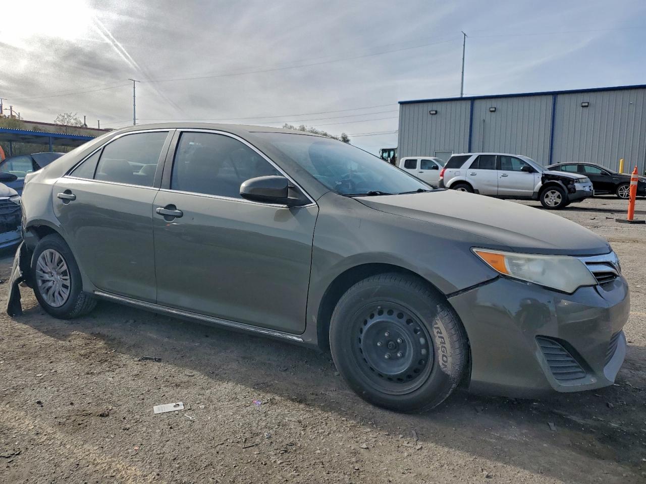 2013 TOYOTA CAMRY L photo 4