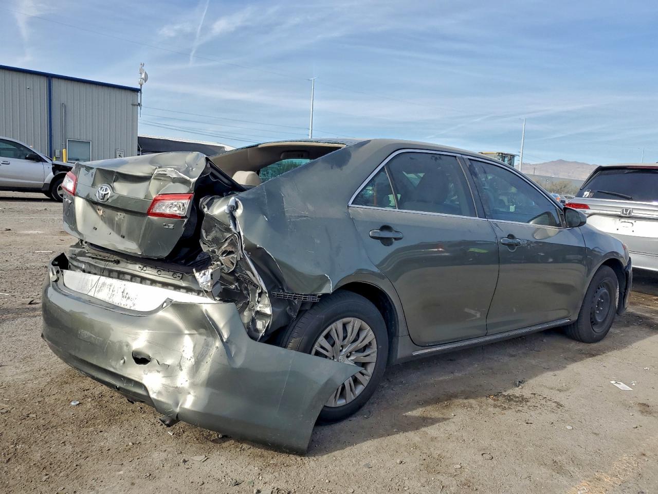 2013 TOYOTA CAMRY L photo 3