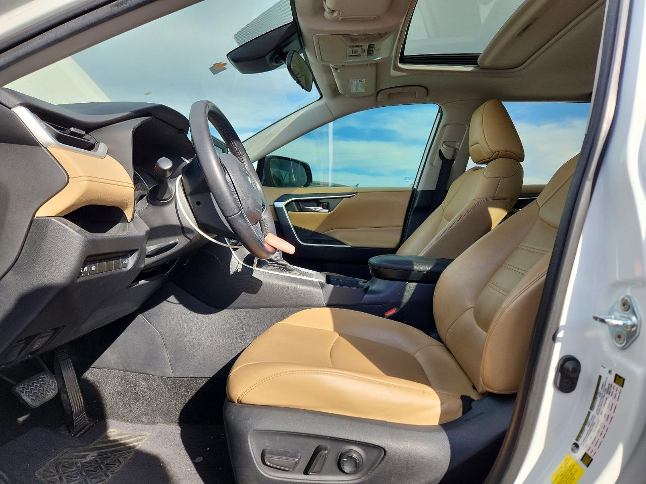 2021 TOYOTA RAV4 XLE PREMIUM photo 7