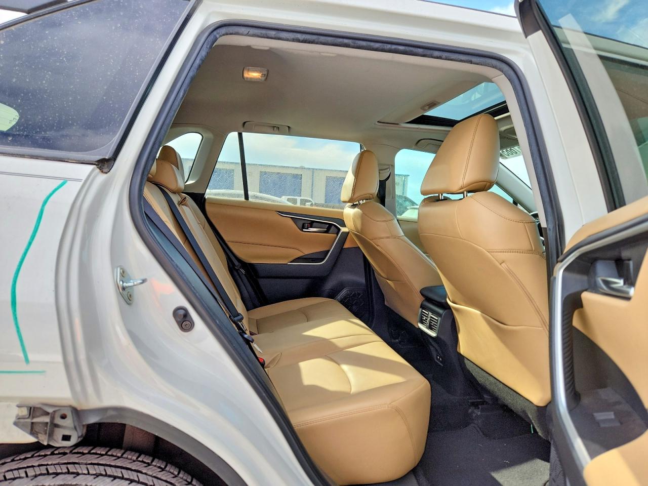 2021 TOYOTA RAV4 XLE PREMIUM photo 10