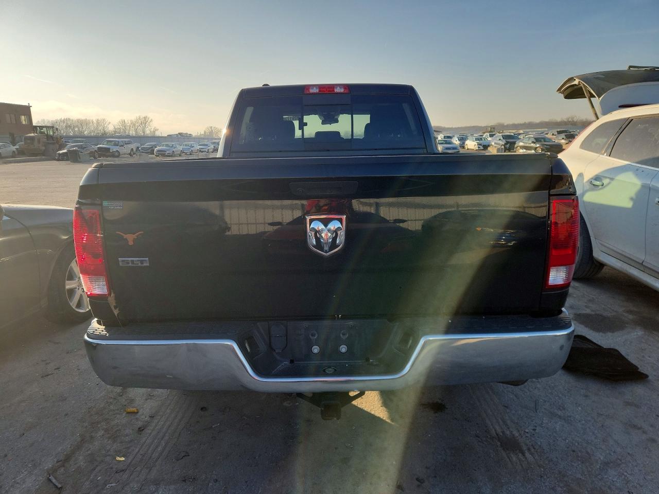 2019 RAM 1500 CLASSIC SLT photo 6