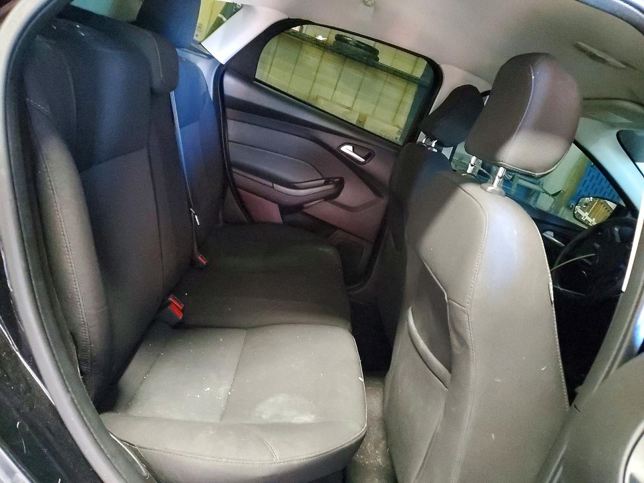 2017 FORD FOCUS SE photo 10