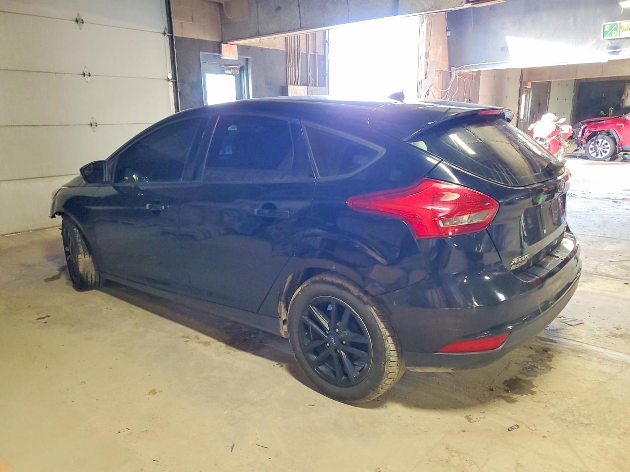 2017 FORD FOCUS SE photo 2