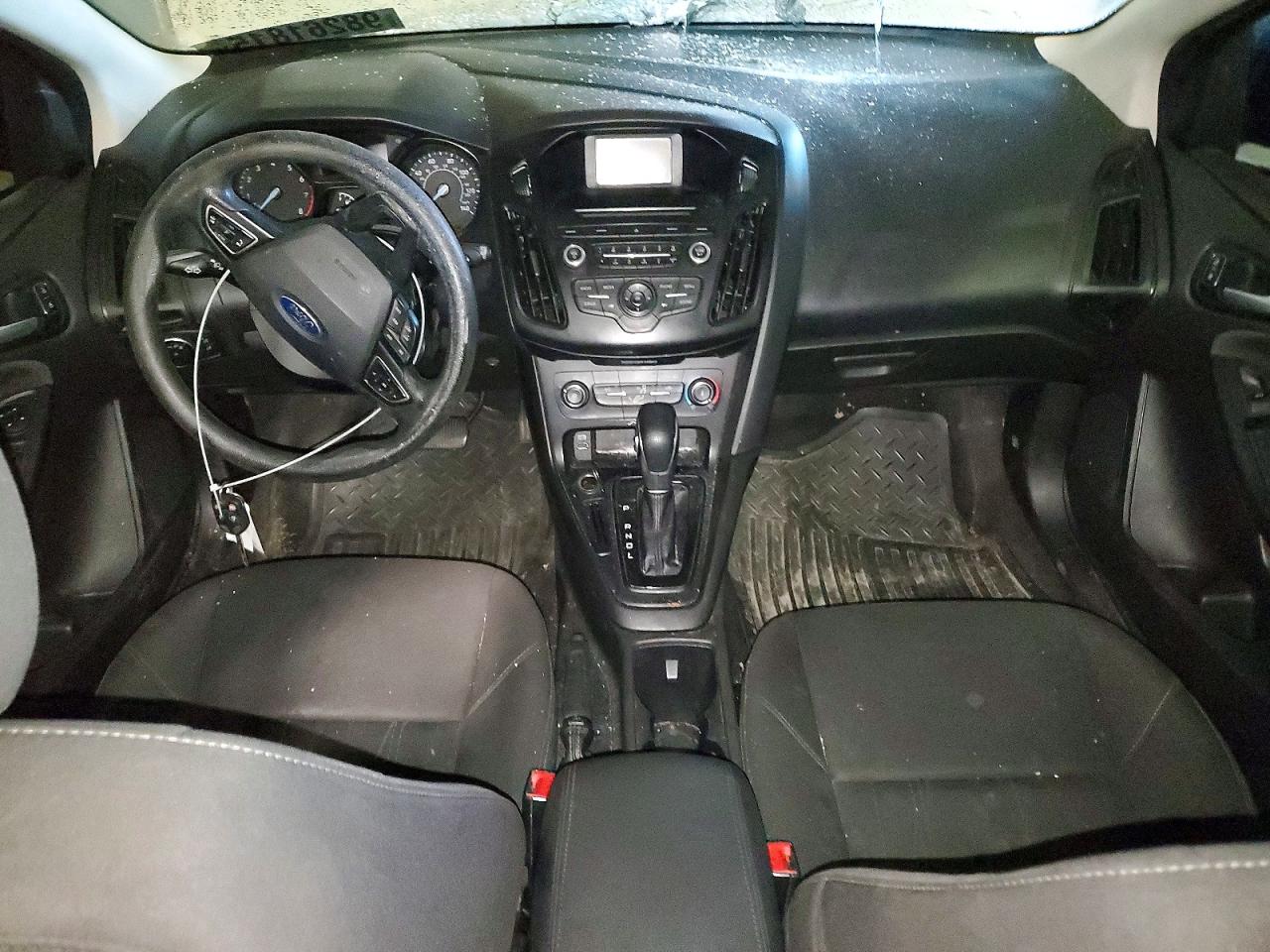 2017 FORD FOCUS SE photo 8