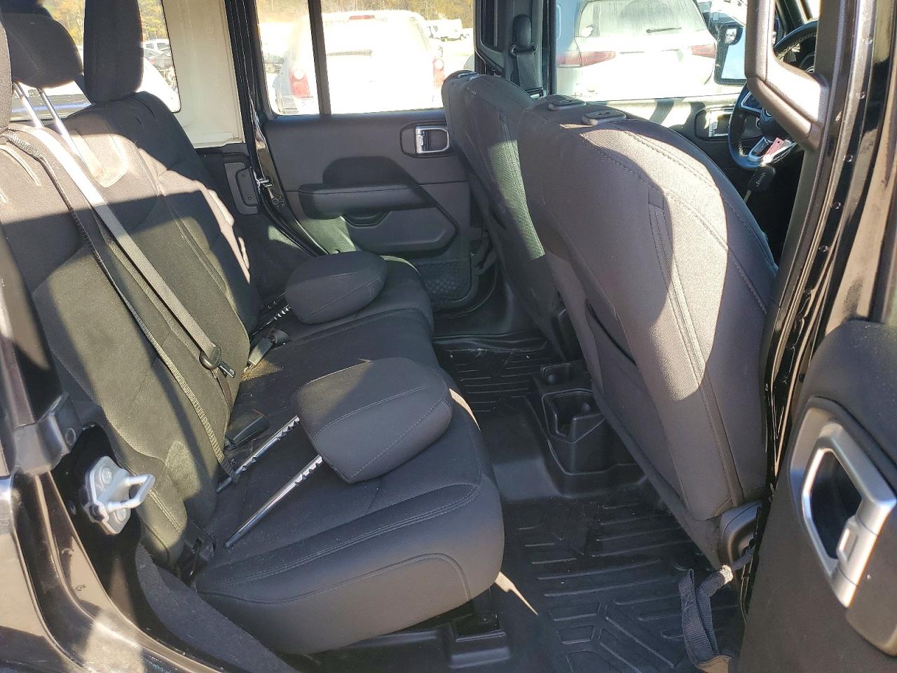 2019 JEEP WRANGLER UNLIMITED SAHARA photo 10