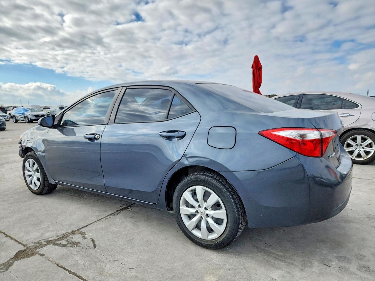 2014 TOYOTA COROLLA LE photo 2