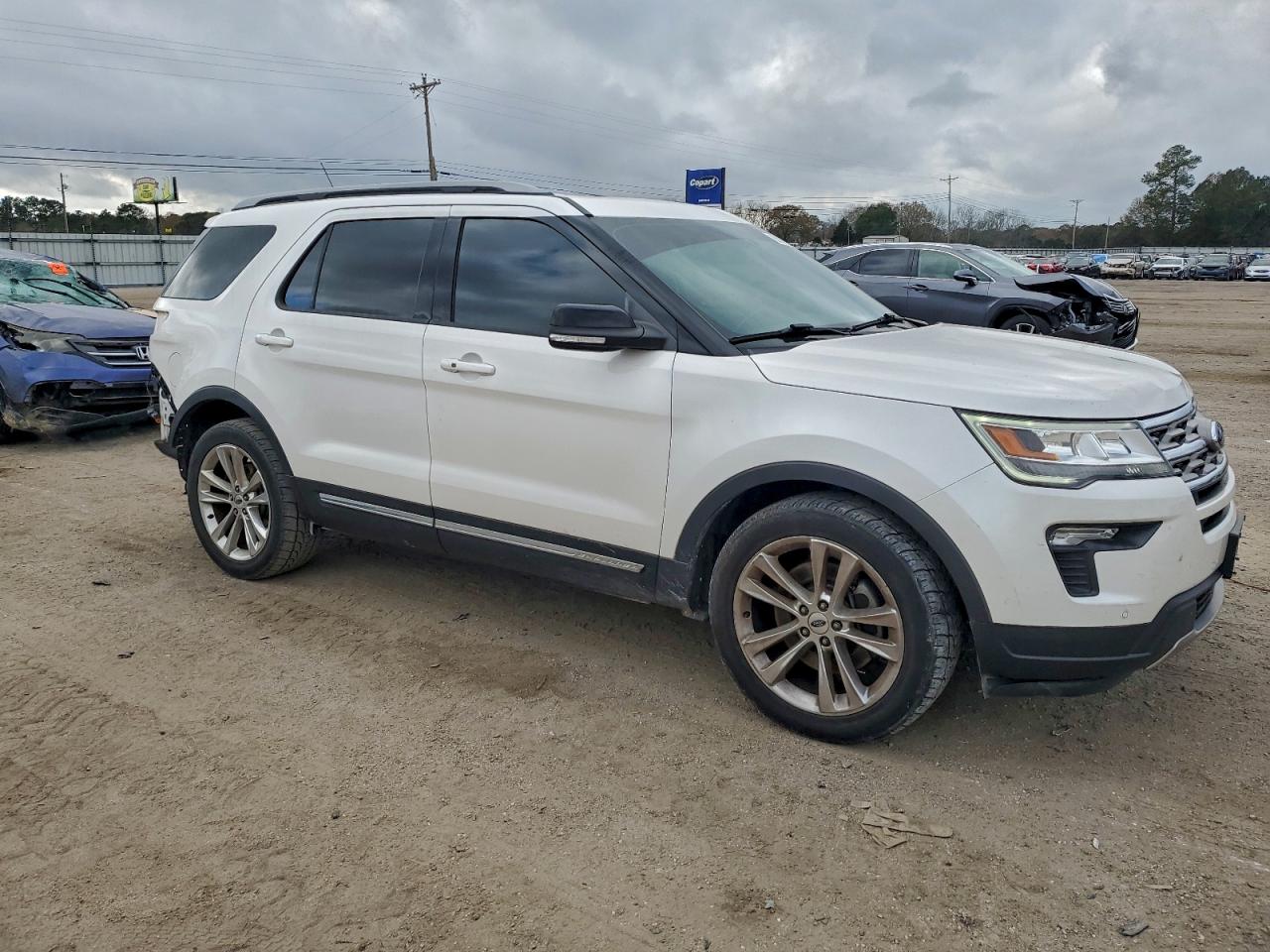 2018 FORD EXPLORER XLT photo 4