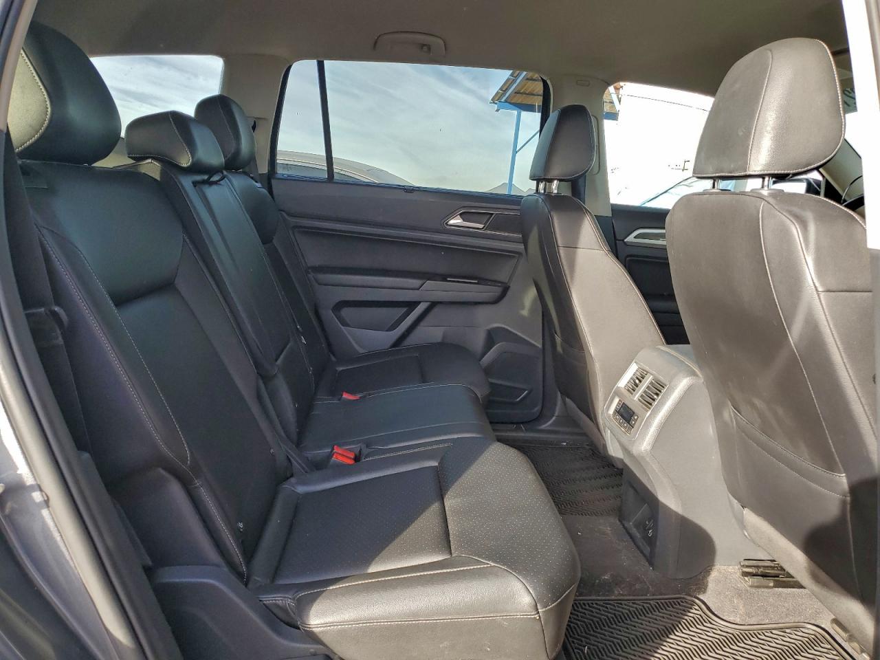 2018 VOLKSWAGEN ATLAS SE photo 10