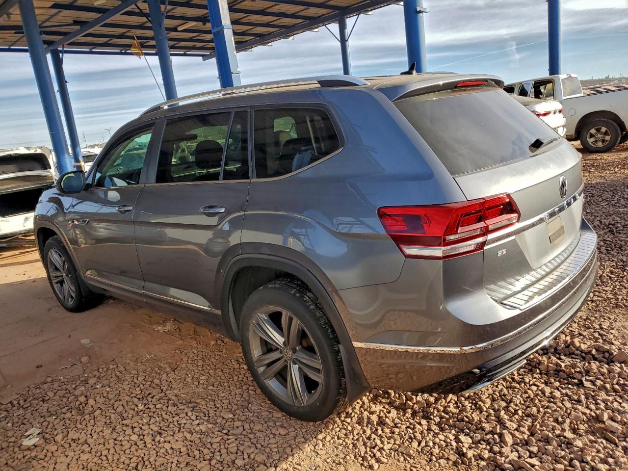 2018 VOLKSWAGEN ATLAS SE photo 2