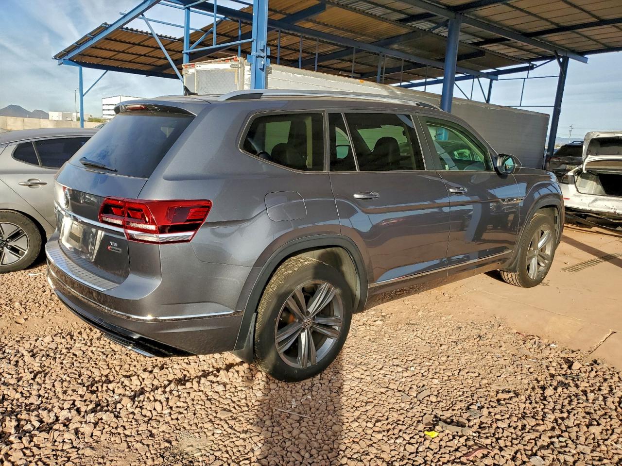2018 VOLKSWAGEN ATLAS SE photo 3