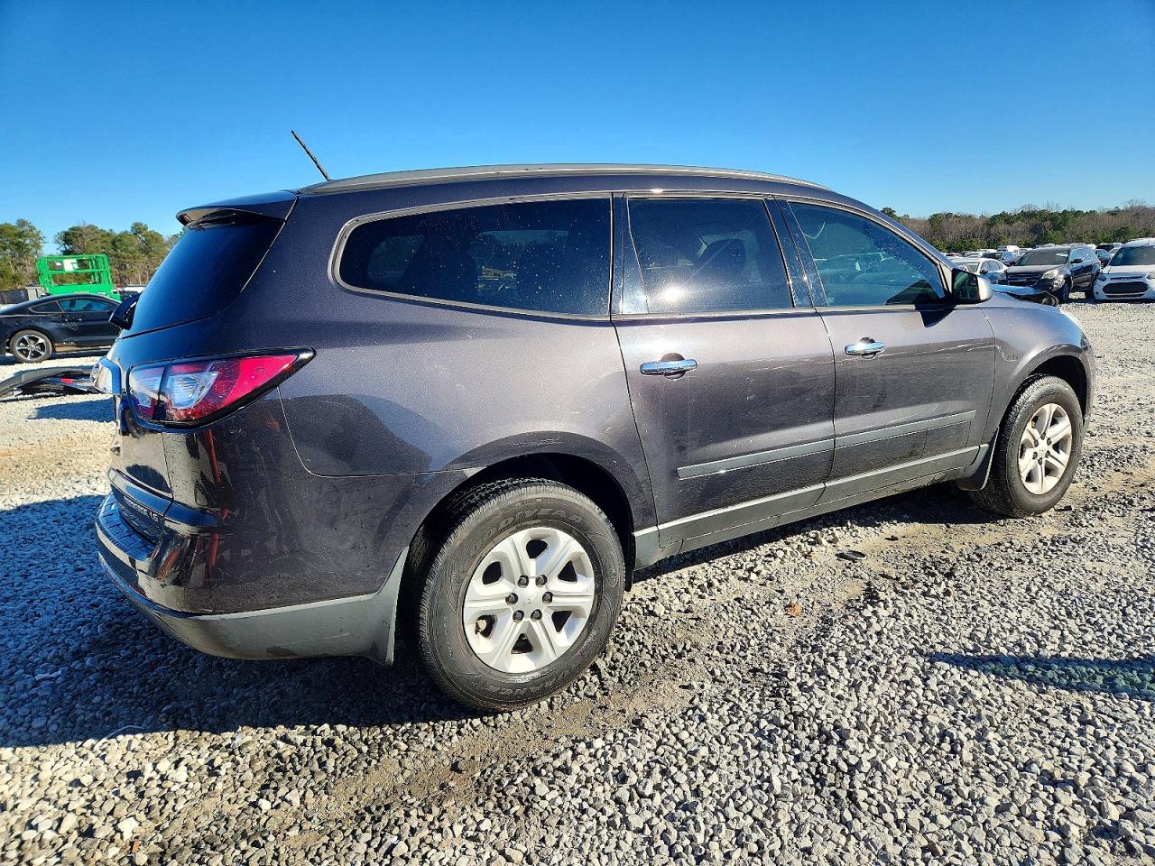 2014 CHEVROLET TRAVERSE LS photo 3