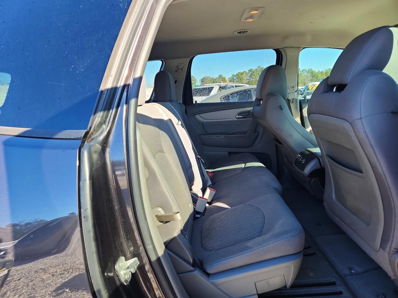 2014 CHEVROLET TRAVERSE LS photo 10