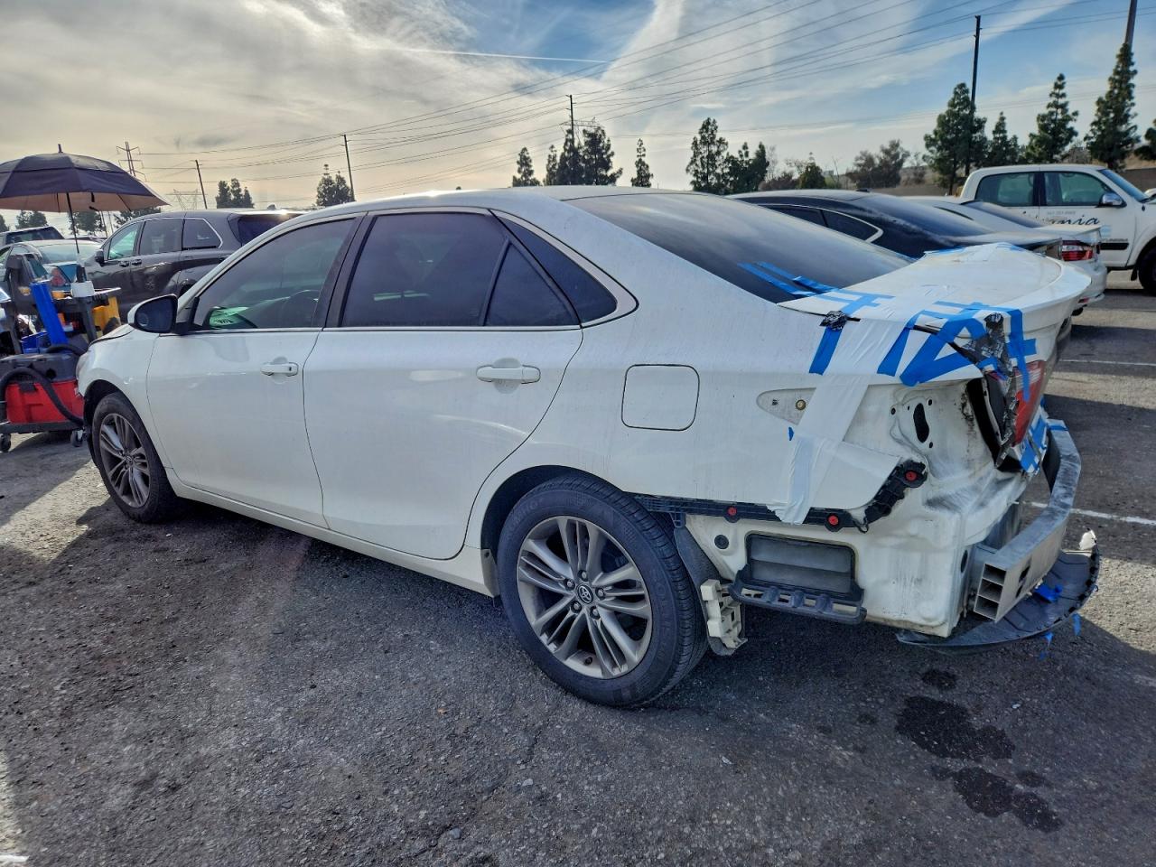 2017 TOYOTA CAMRY LE photo 2