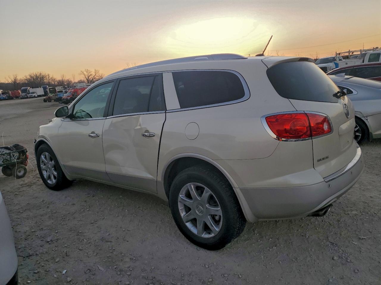 2010 BUICK ENCLAVE CXL photo 2