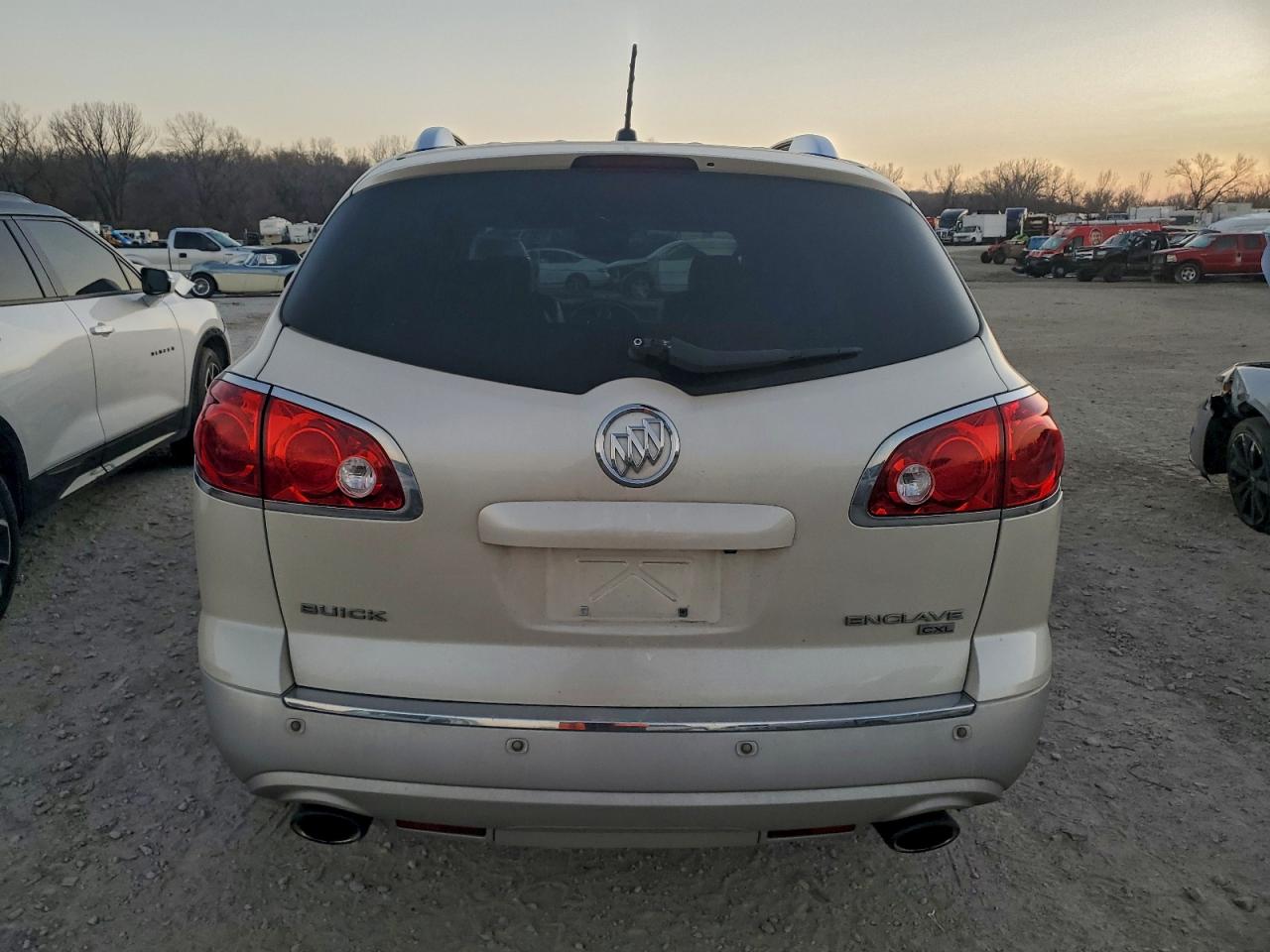 2010 BUICK ENCLAVE CXL photo 6