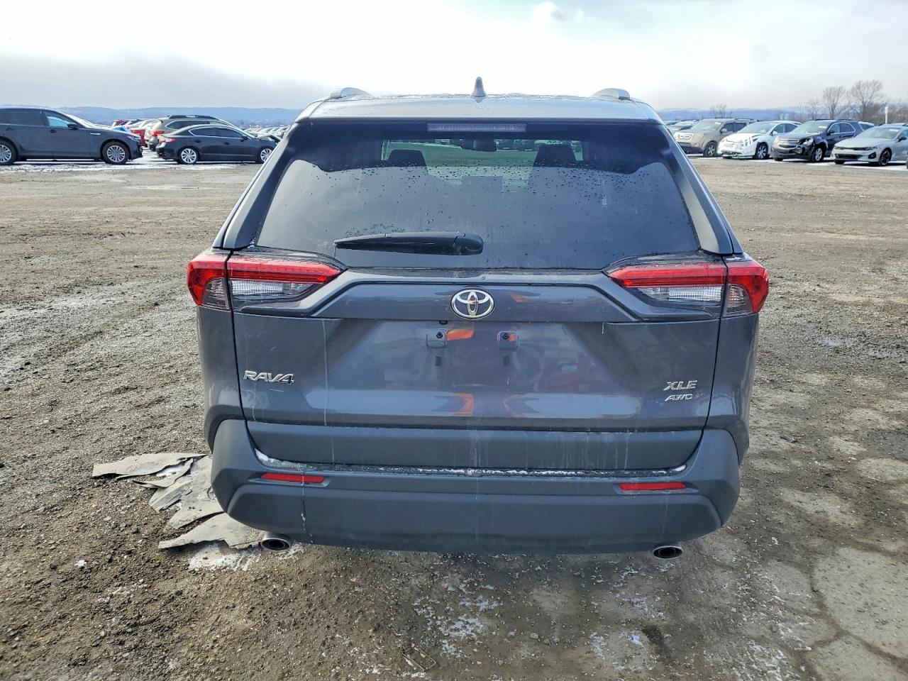 2024 TOYOTA RAV4 XLE photo 11