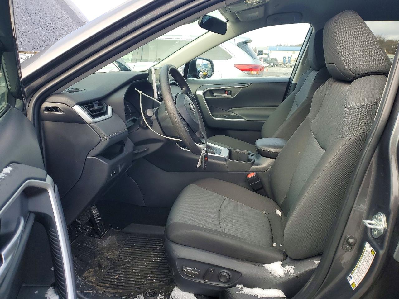 2024 TOYOTA RAV4 XLE photo 13