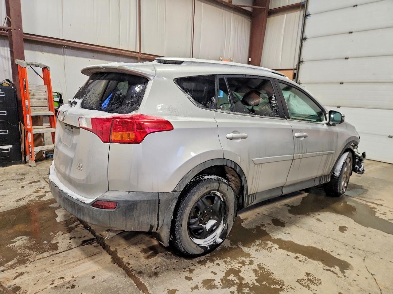 2014 TOYOTA RAV4 LE photo 5
