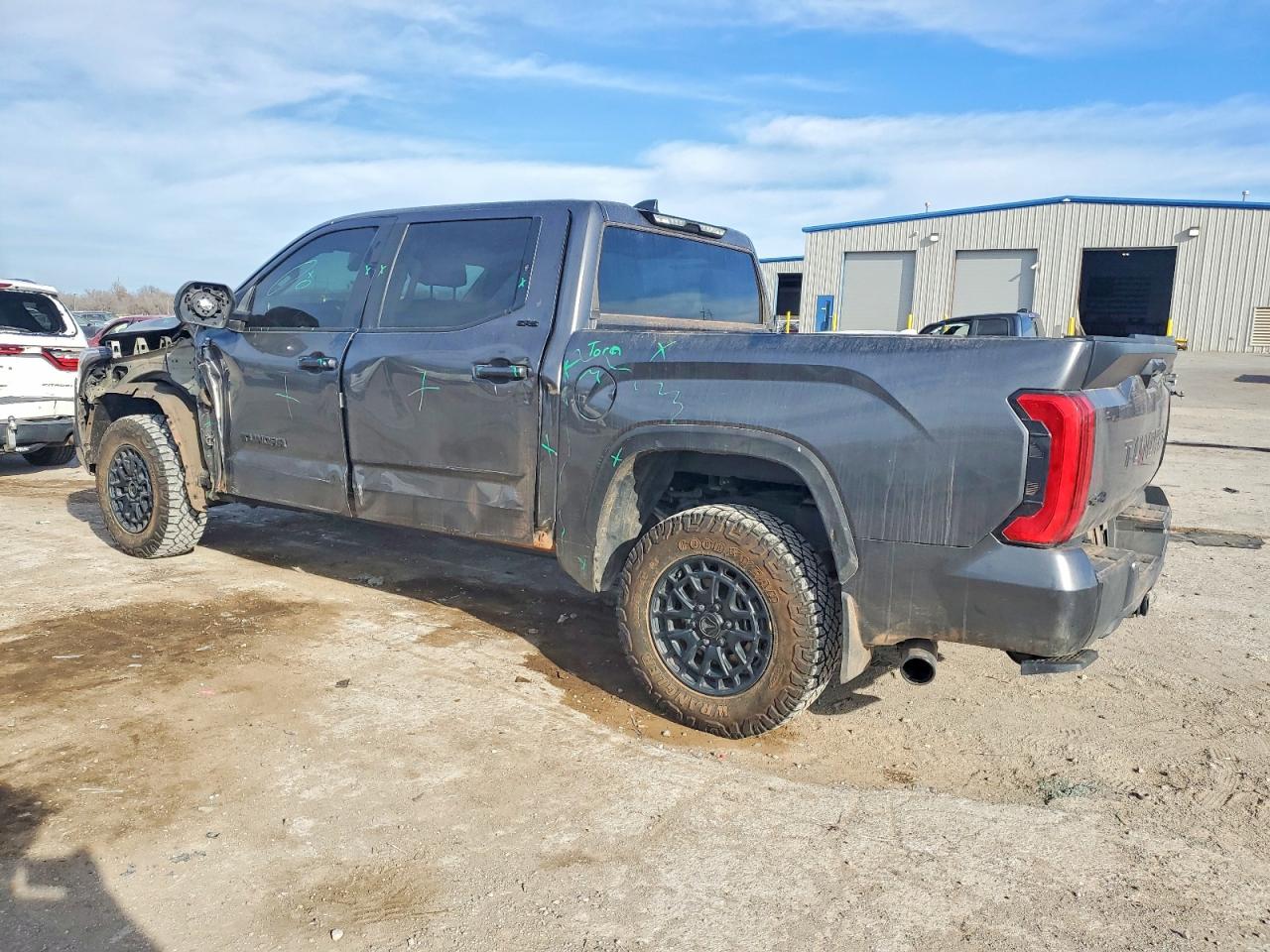 2024 TOYOTA TUNDRA CREWMAX SR photo 3