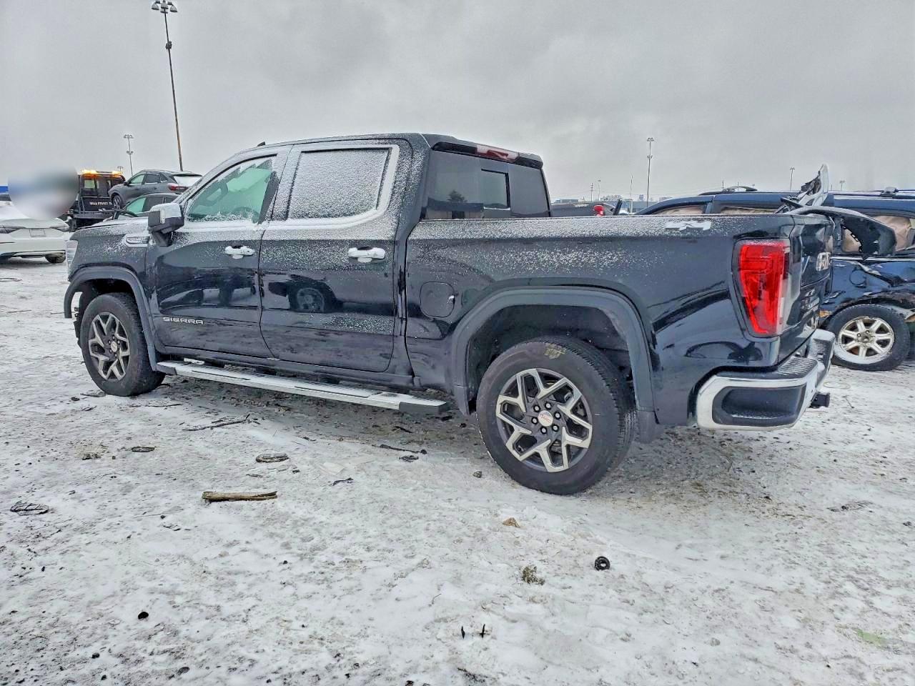 2025 GMC SIERRA K1500 SLT photo 2