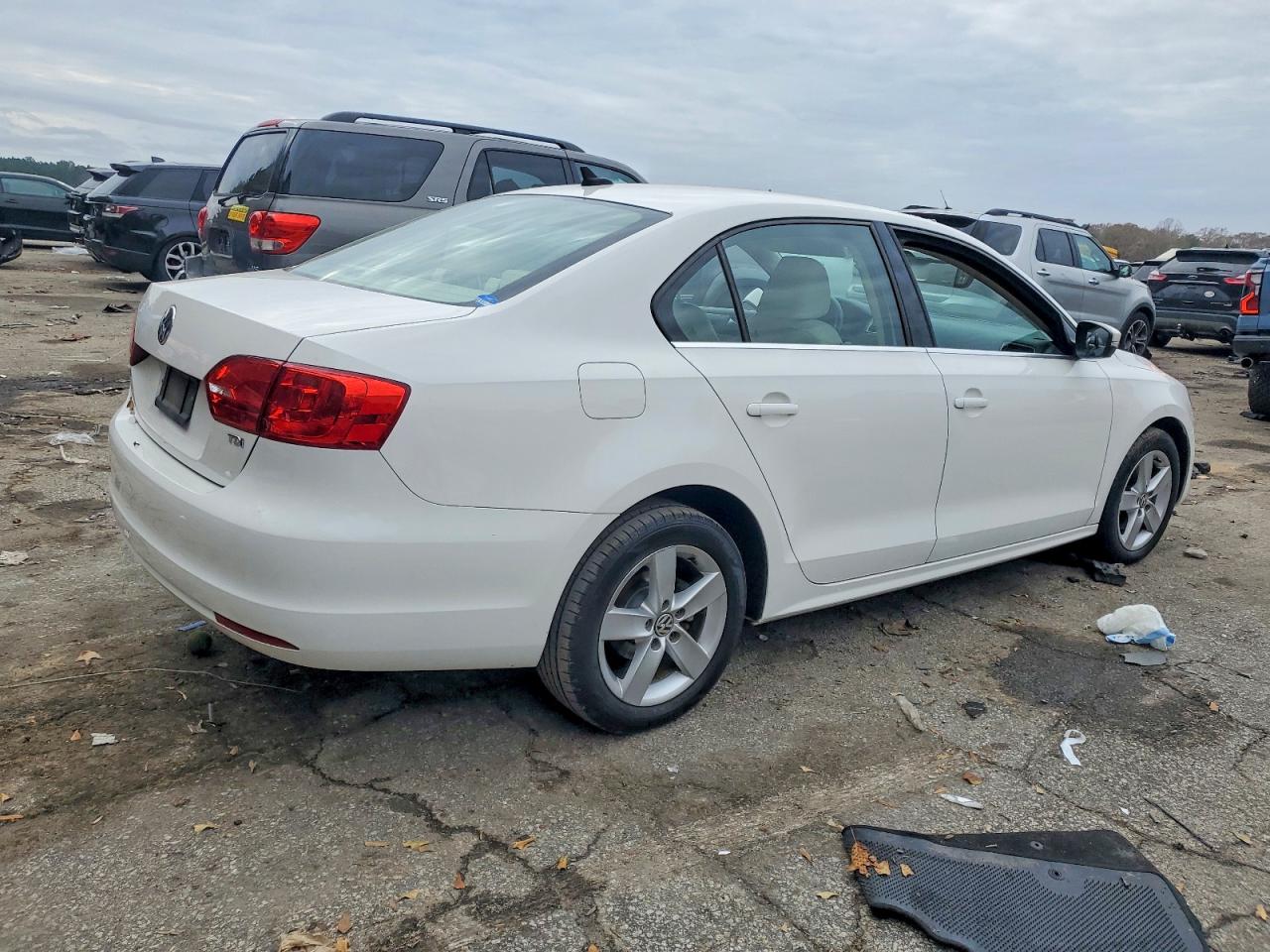 2013 VOLKSWAGEN JETTA TDI photo 3