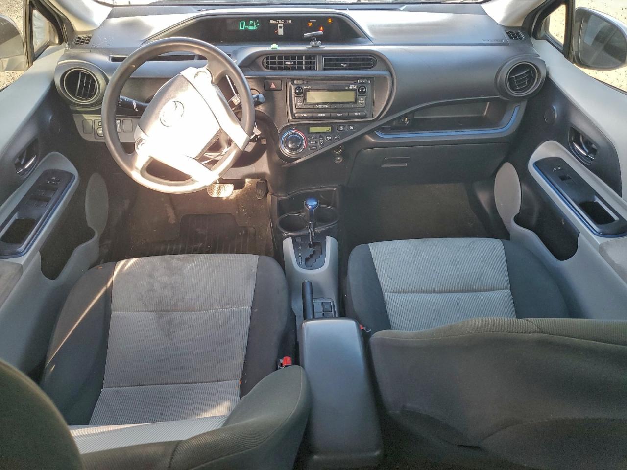 2013 TOYOTA PRIUS C photo 8
