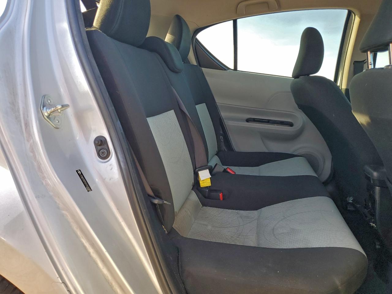 2013 TOYOTA PRIUS C photo 10