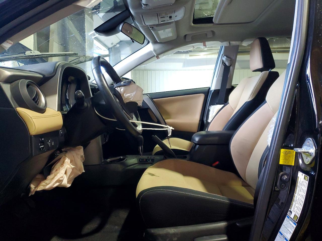 2017 TOYOTA RAV4 XLE photo 7