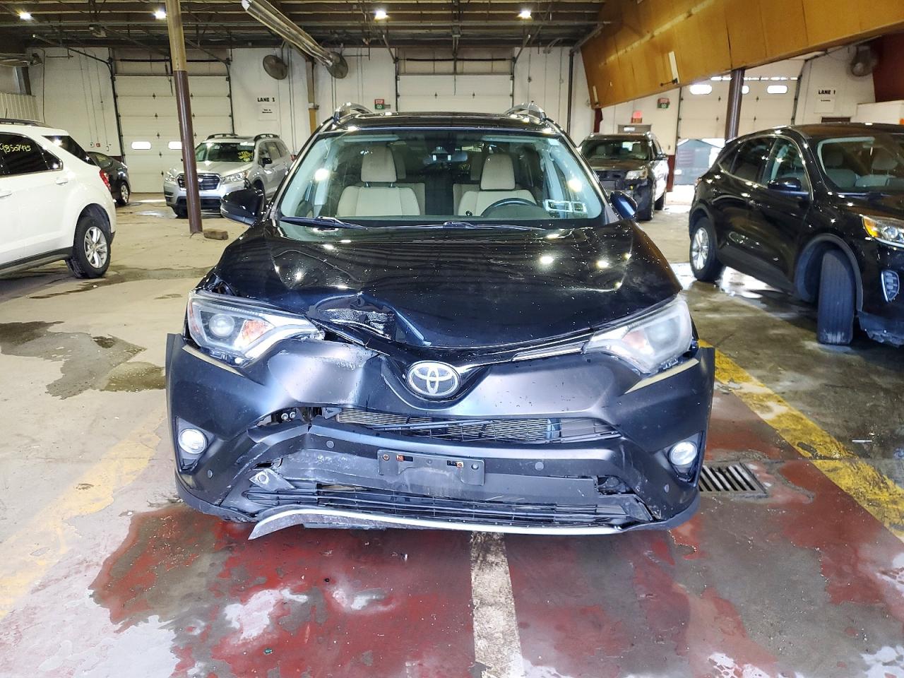 2017 TOYOTA RAV4 XLE photo 5