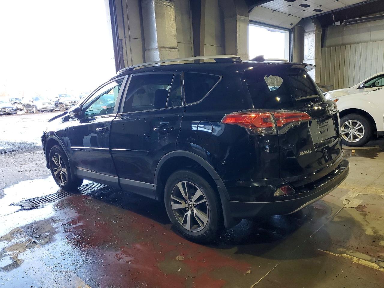 2017 TOYOTA RAV4 XLE photo 2