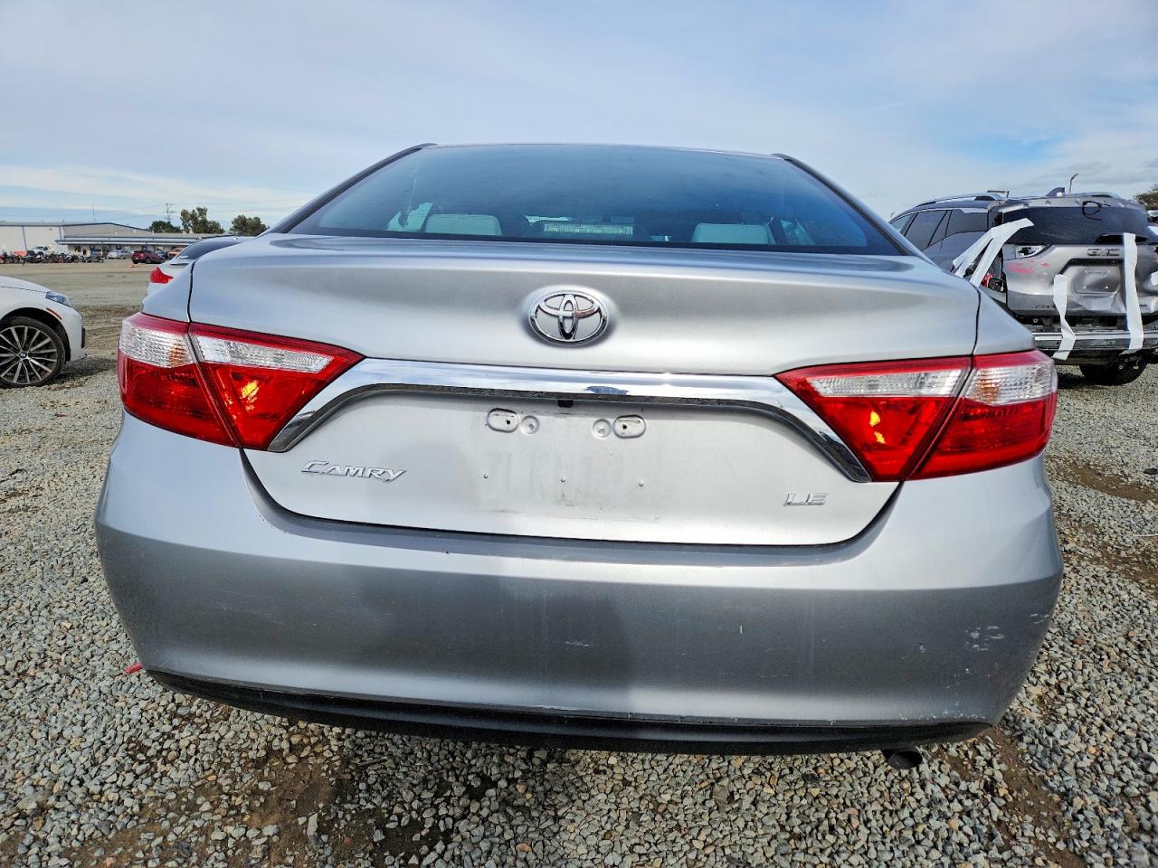 2015 TOYOTA CAMRY LE photo 6