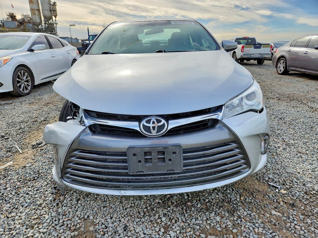 2015 TOYOTA CAMRY LE photo 5