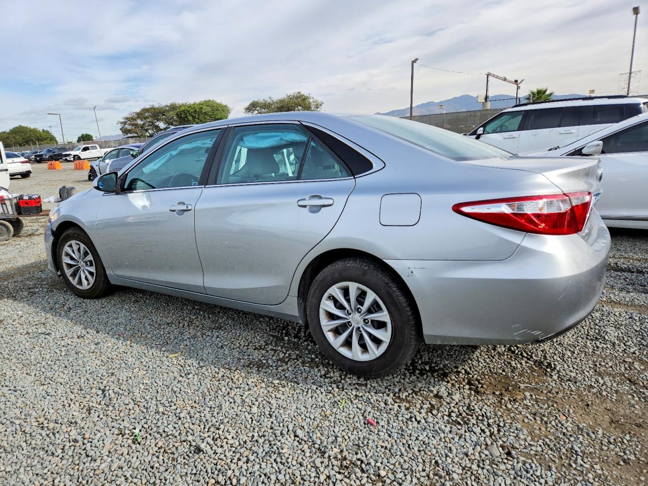 2015 TOYOTA CAMRY LE photo 2
