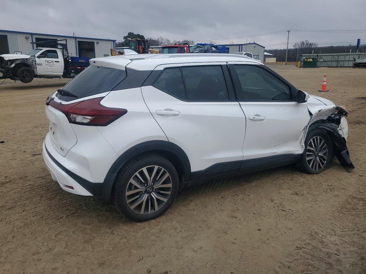 2023 NISSAN KICKS SV photo 3