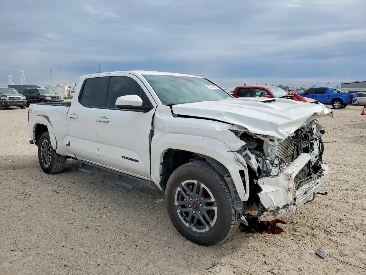 2025 TOYOTA TACOMA DOUBLE CAB photo 4
