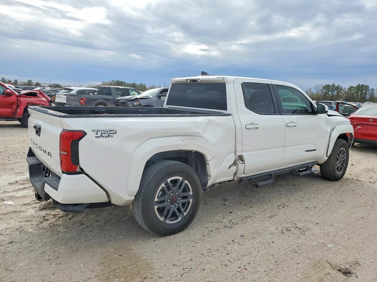 2025 TOYOTA TACOMA DOUBLE CAB photo 3