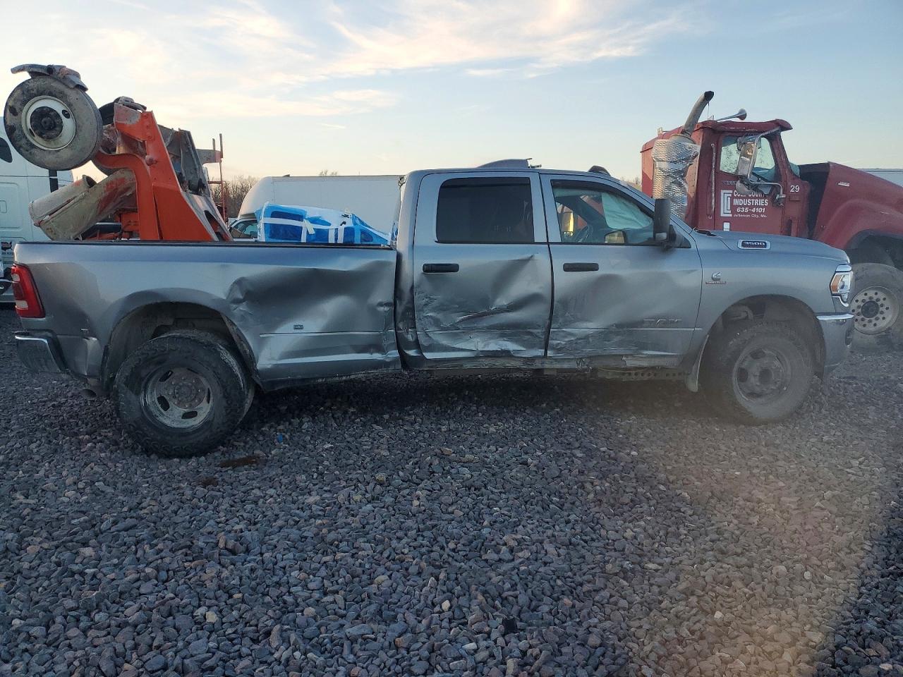 2022 RAM 3500 TRADESMAN photo 9