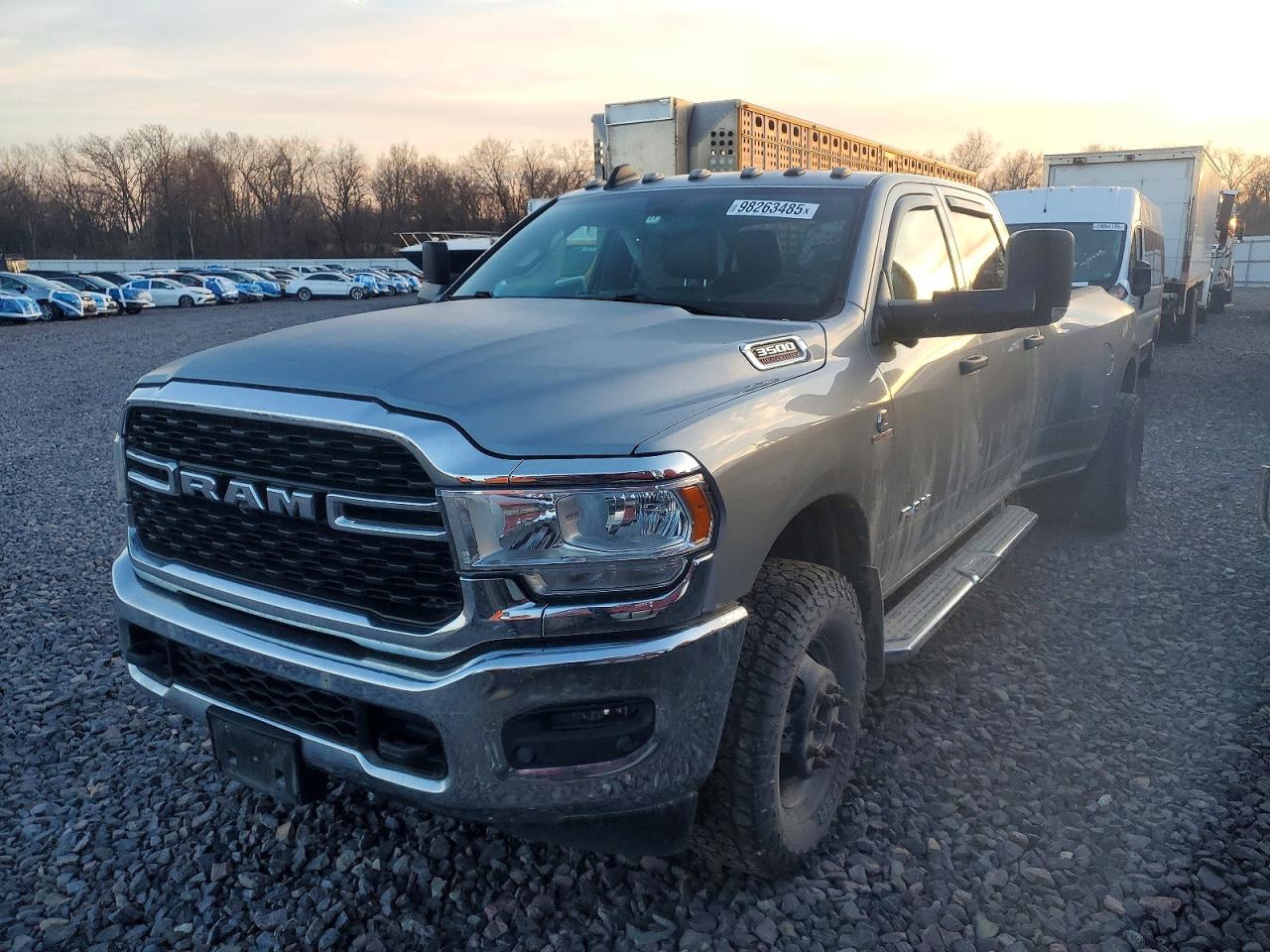 2022 RAM 3500 TRADESMAN photo 2