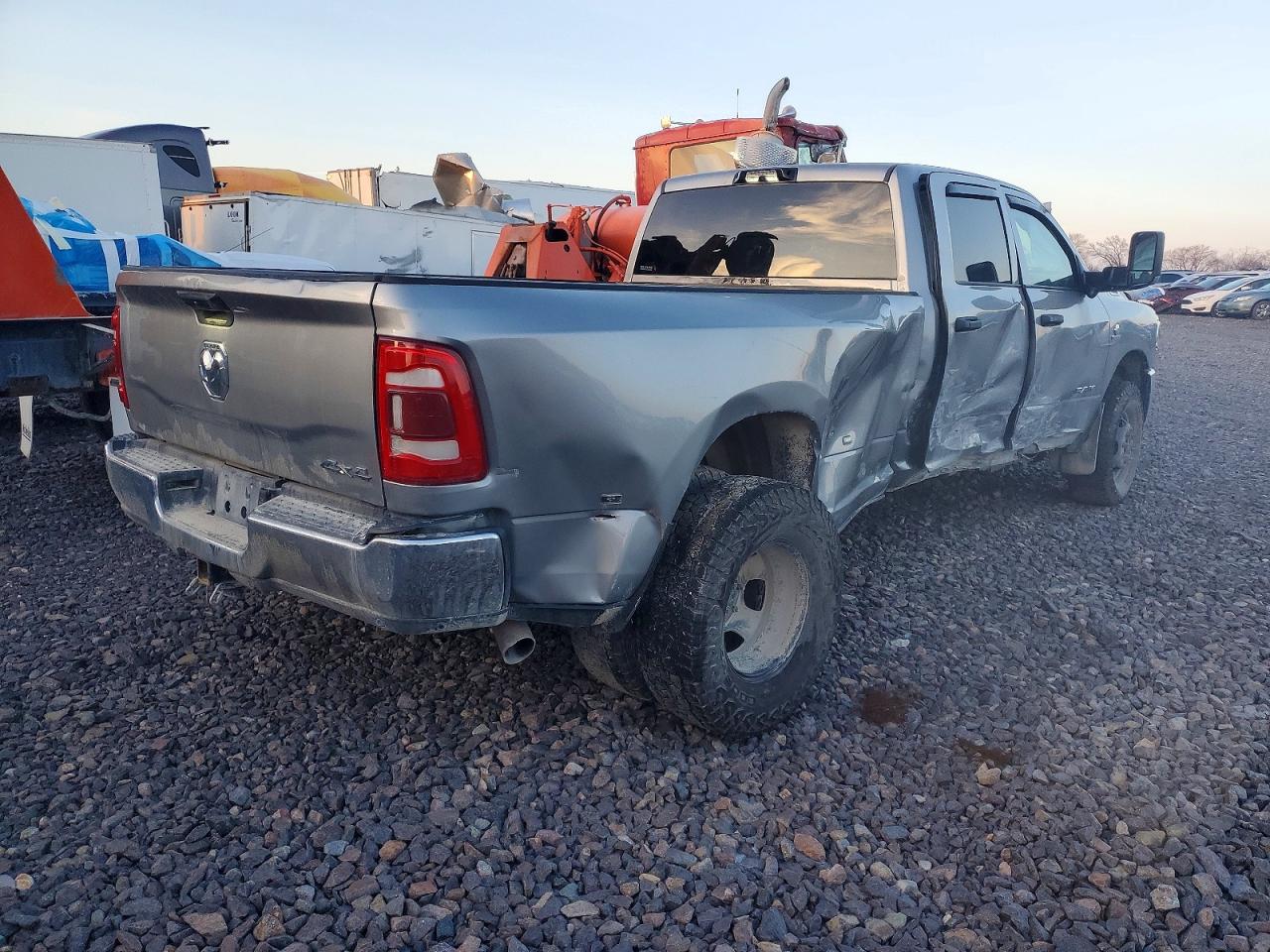 2022 RAM 3500 TRADESMAN photo 4